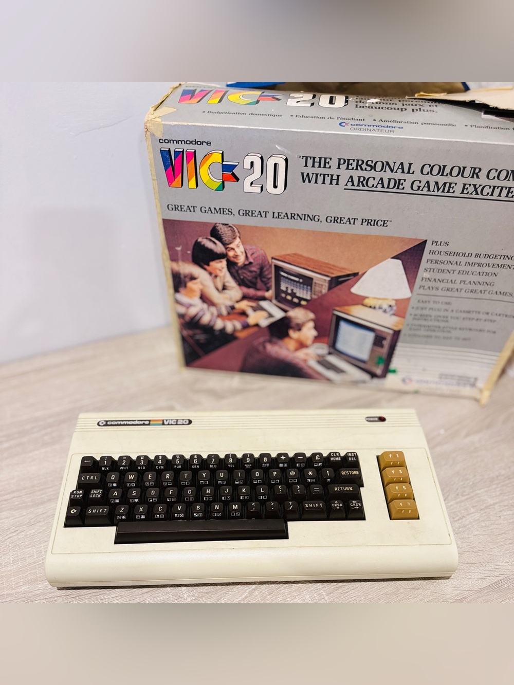 Vintage Commodore VIC-20 Computer System - Tested & Working - In Box w/ Cables - Picture 7 of 17